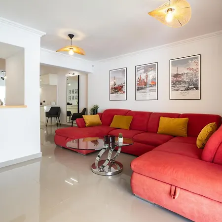 Villa Aqua Garden - Spacious 3-bedroom With Terrace, Bbq&pool Access In