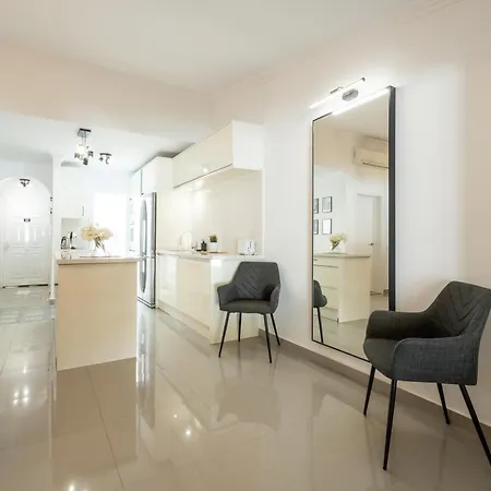 Aqua Garden - Spacious 3-bedroom With Terrace, Bbq & Pool Access In Vila