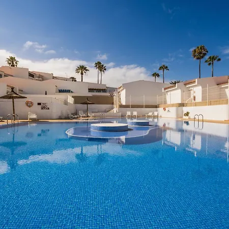 Villa Aqua Garden - Spacious 3-bedroom With Terrace, Bbq&pool Access In *