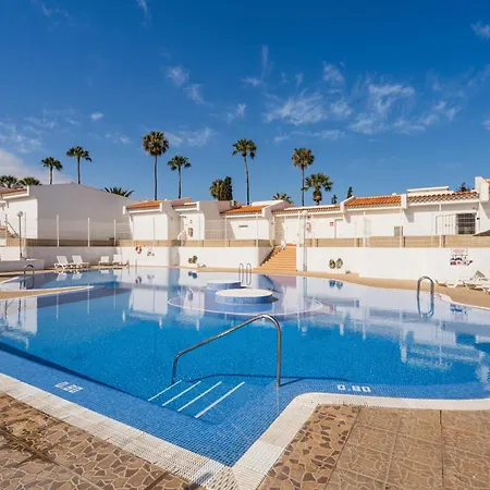 Aqua Garden - Spacious 3-bedroom With Terrace, Bbq & Pool Access In Vila