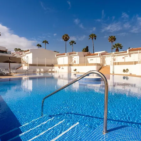 Vila Aqua Garden - Spacious 3-bedroom With Terrace, Bbq & Pool Access In
