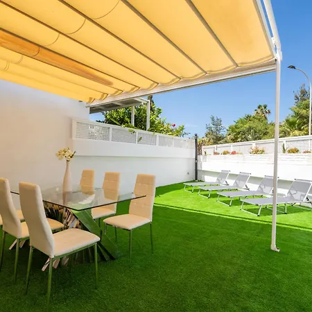 Villa Aqua Garden - Spacious 3-bedroom With Terrace, Bbq&pool Access In