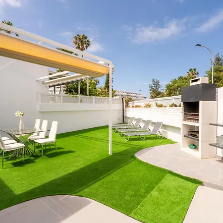 Villa Aqua Garden - Spacious 3-bedroom With Terrace, Bbq&pool Access In