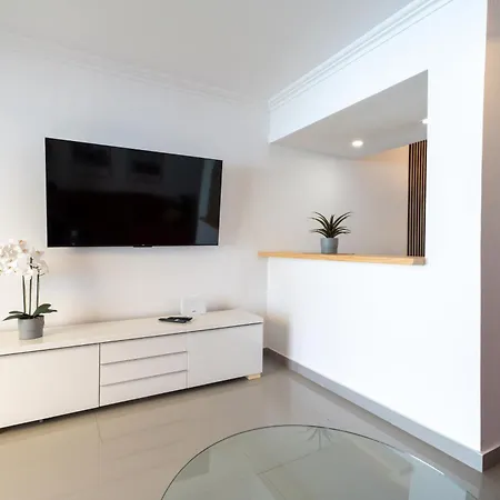 Vila Aqua Garden - Spacious 3-bedroom With Terrace, Bbq & Pool Access In *