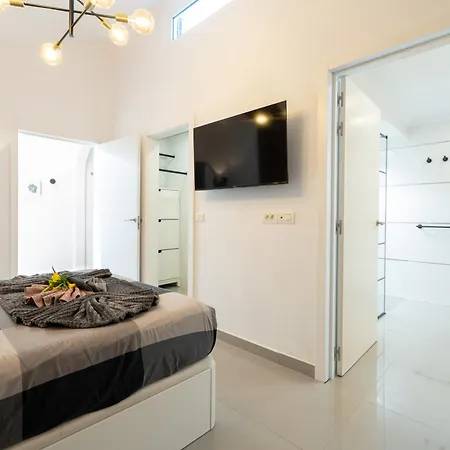 Aqua Garden - Spacious 3-bedroom With Terrace, Bbq & Pool Access In Costa Adeje (Tenerife)