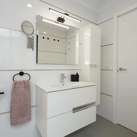 Aqua Garden - Spacious 3-bedroom With Terrace, Bbq&pool Access In