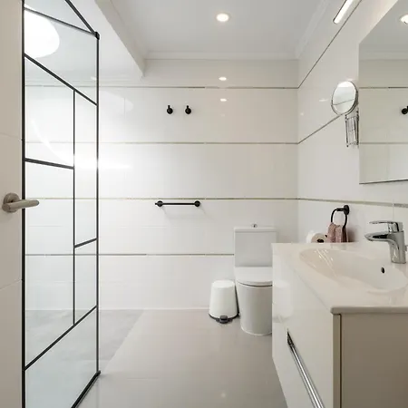 Aqua Garden - Spacious 3-bedroom With Terrace, Bbq&pool Access In * Costa Adeje (Tenerife)
