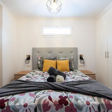 Aqua Garden - Spacious 3-bedroom With Terrace, Bbq & Pool Access In