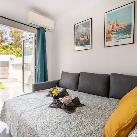 Aqua Garden - Spacious 3-bedroom With Terrace, Bbq & Pool Access In