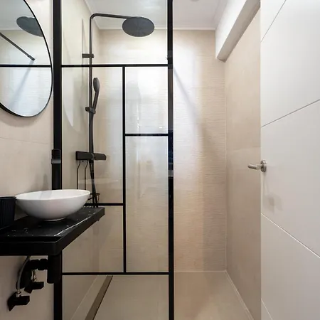 Aqua Garden - Spacious 3-bedroom With Terrace, Bbq&pool Access In