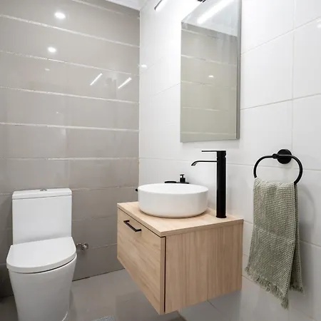Aqua Garden - Spacious 3-bedroom With Terrace, Bbq&pool Access In Costa Adeje (Tenerife)